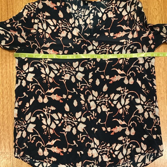 Tolani Dark Blue Silk Top Size Medium - Picture 13 of 13